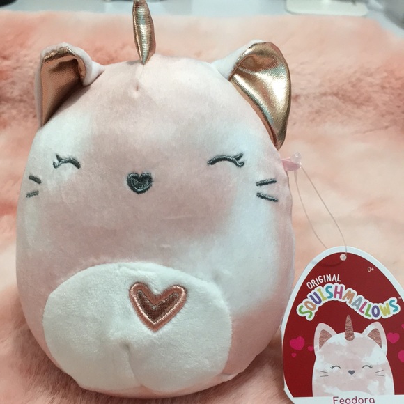 Feodora 5” valentines cat squishmallows - Picture 2 of 3